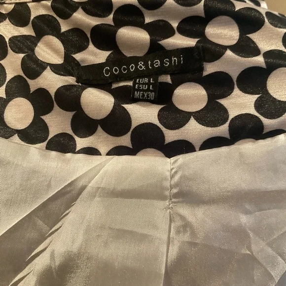 “COCO & TASHI” Black and White Floral Coat Dress . - Picture 11 of 15